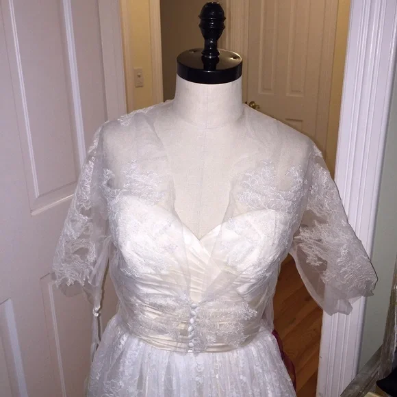 PRONOVIAS off white Jacket only NWT Size 12. Runs small. - Picture 1 of 6